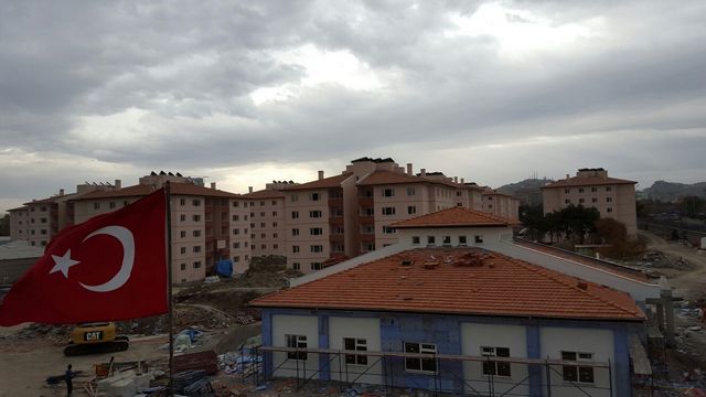 KEÇİÖREN İLÇESİ GÜMÜŞDERE MAHALLESİ 413 ADET HAİT, 1’ER ADET SOSYAL TESİS, ISI MERKEZİ, 2 ADET NİZAMİYE KULUBESİ VE ETİMESGUT İLÇESİ ERLER MAHALLESİ 440 ADET HAİT’E AİT İHATA DUVARI İNŞAATLARI 